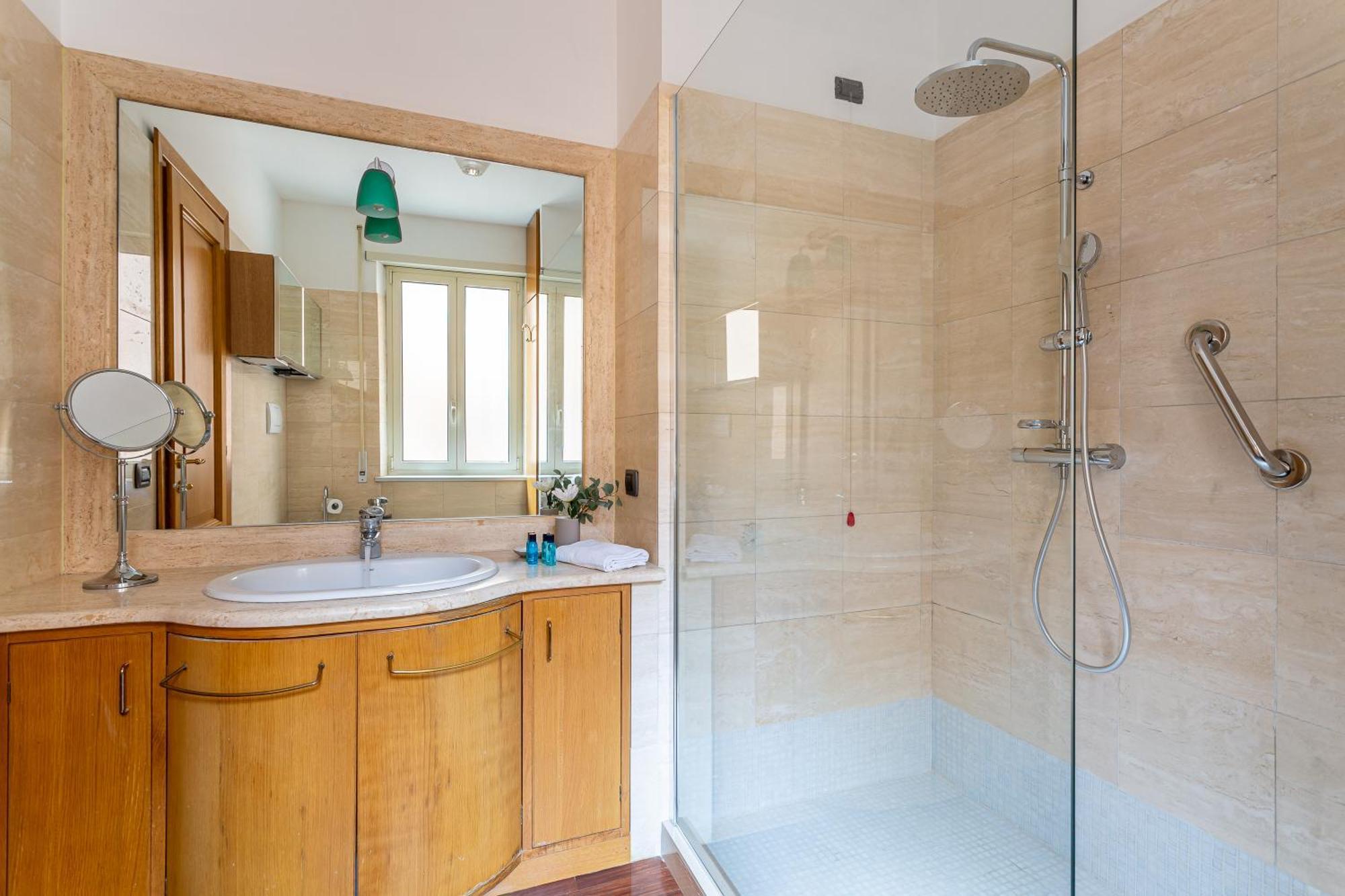 Iflat The House - Spacious & Appartement